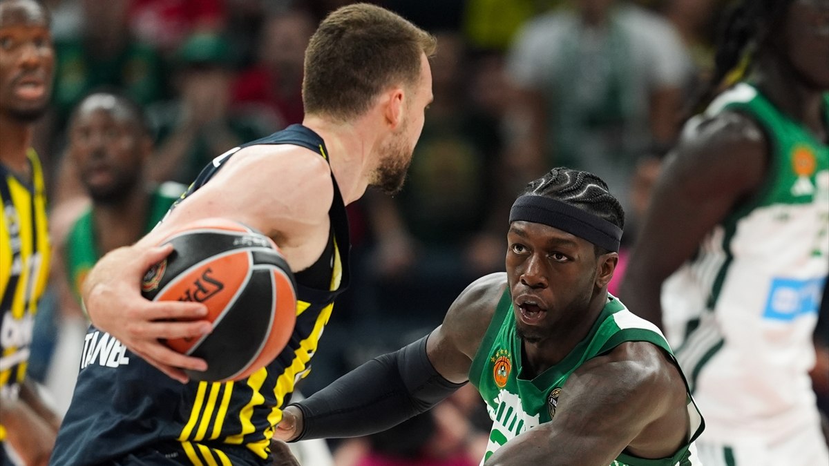 EuroLeague Dörtlü Finali’nde Panathinaikos’u mağlup eden Fenerbahçe finalde