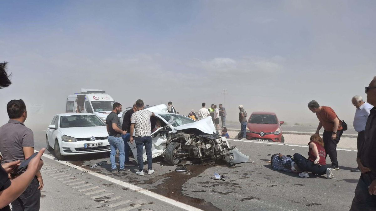 Aksaray’da kum fırtınası zincirleme kazaya neden oldu