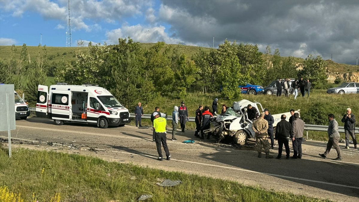 Bayburt’ta tır ile kamyonetin çarpıştı: 1 ölü