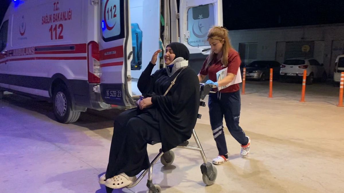 Bursa’da iki otomobil çarpıştı: 2 yaralı