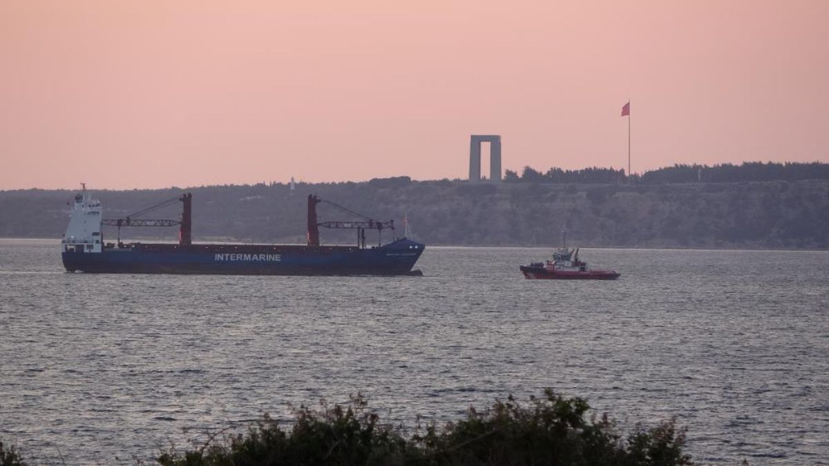 Çanakkale Boğazı’ndan geçen yük gemisinde yangın