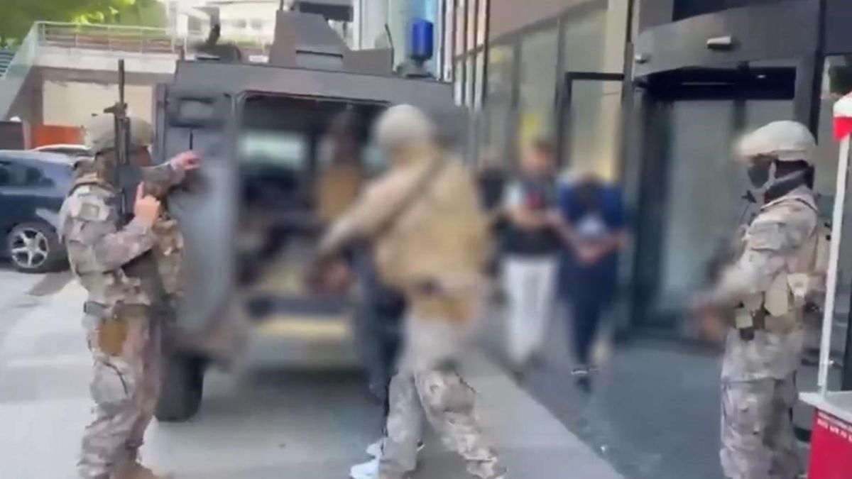 Diyarbakır’da “Akbaba Operasyonu”: 18 tutuklama