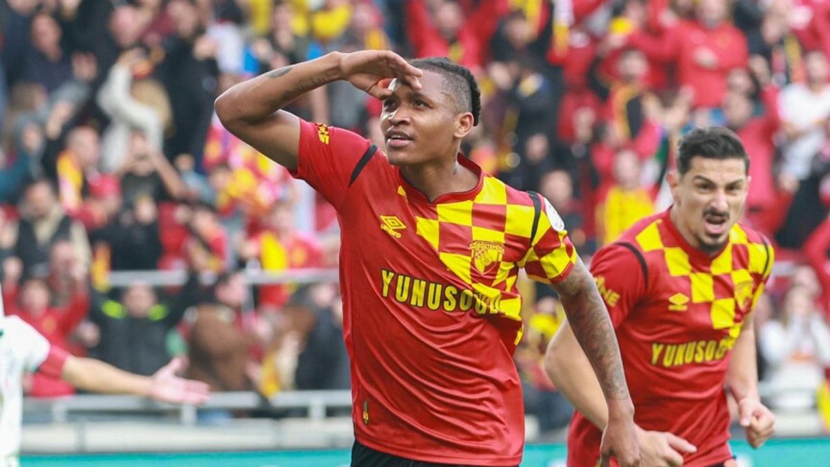 Göztepe’de Novatus Miroshi’ye Alman kancası