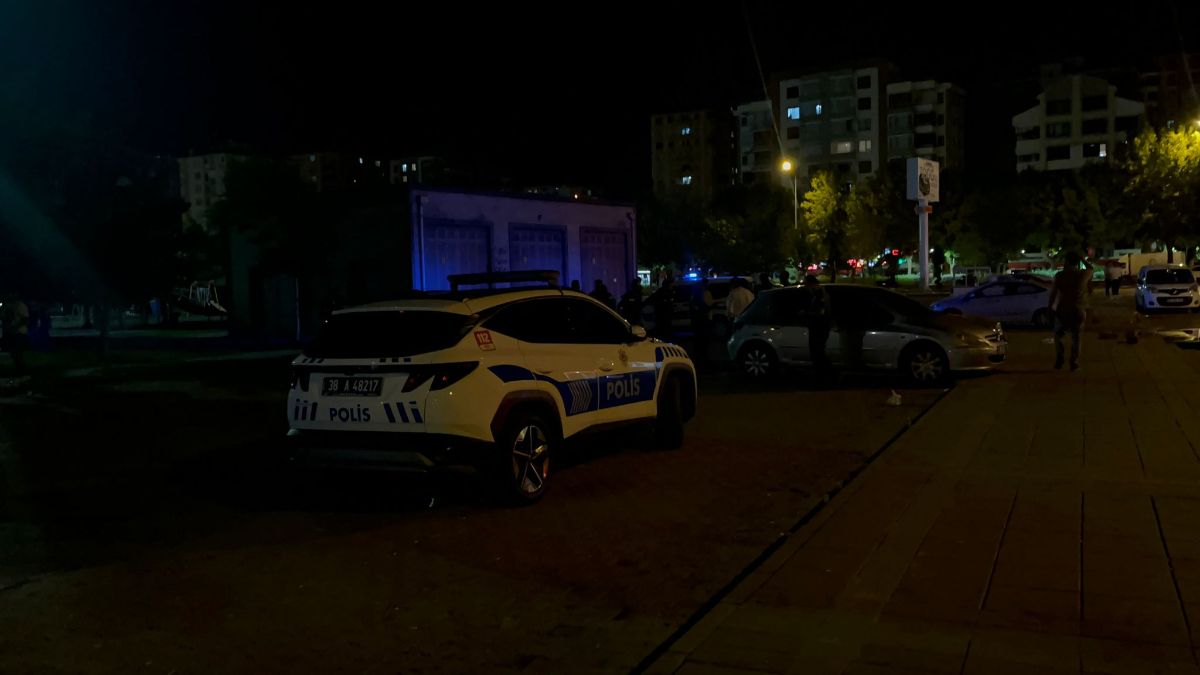 Kayseri’de 16 yaşındaki kız, 17 yaşındaki kızı bıçakladı