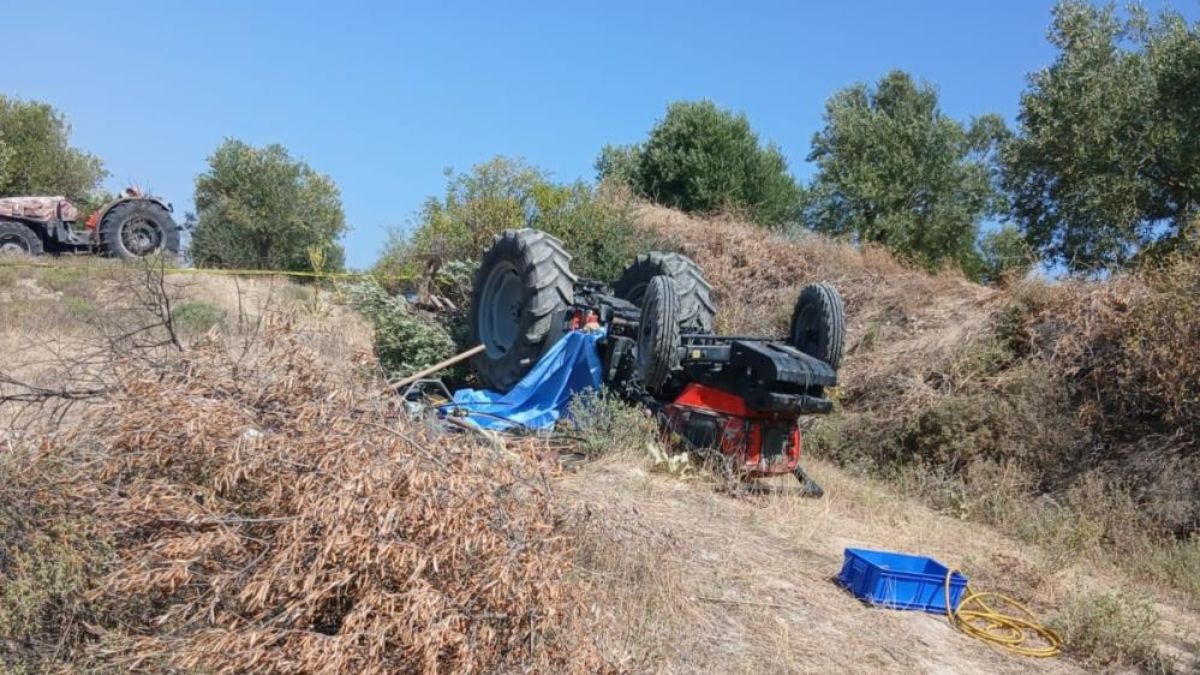 Manisa’da devrilen traktörün altında kalan sürücü öldü