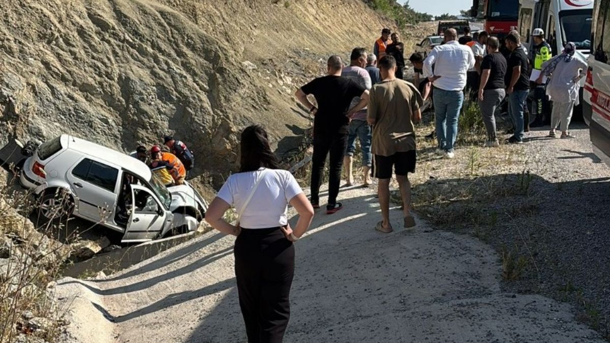 Manisa’da menfeze düşen otomobildeki çocuk can verdi