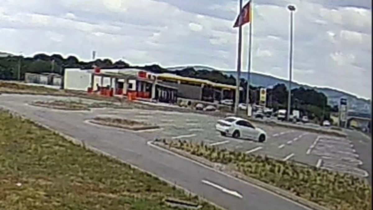 Sakarya’da dinlenme tesisinin otoparkında drift attı
