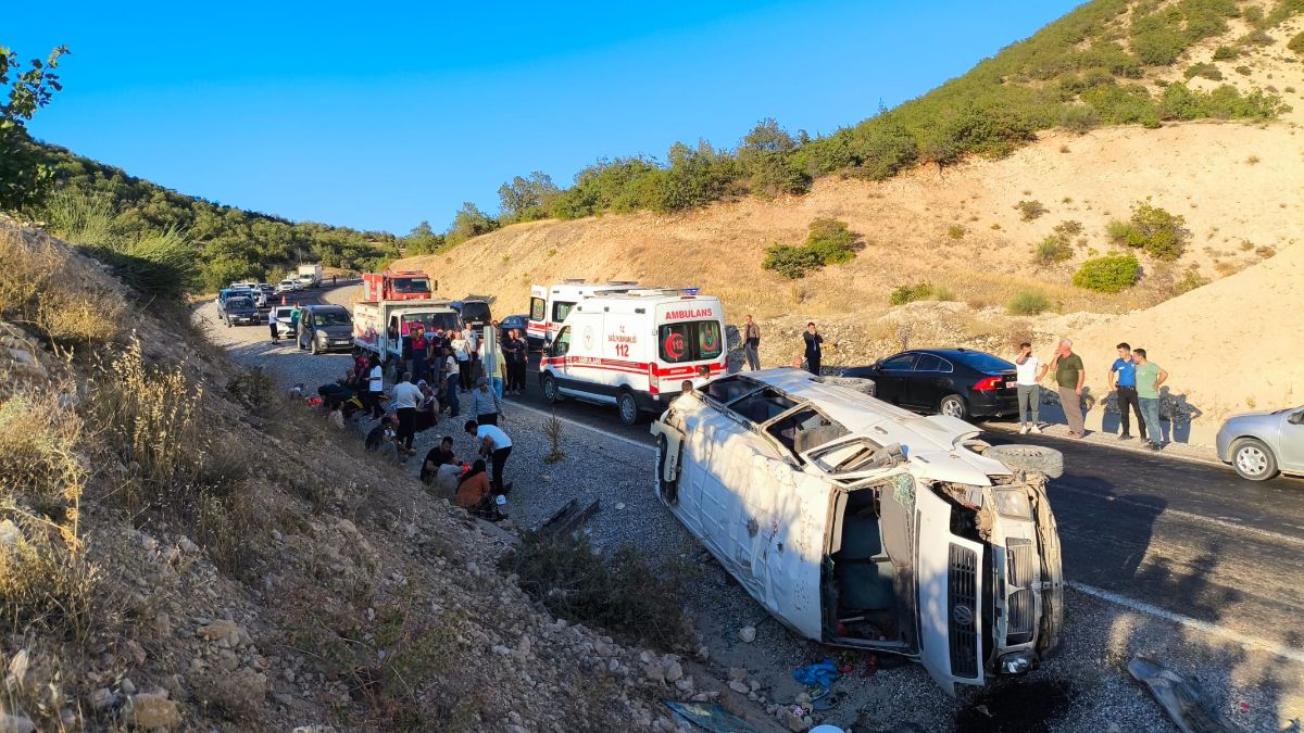 Adıyaman’da tarım işçilerini taşıyan minibüs devrildi