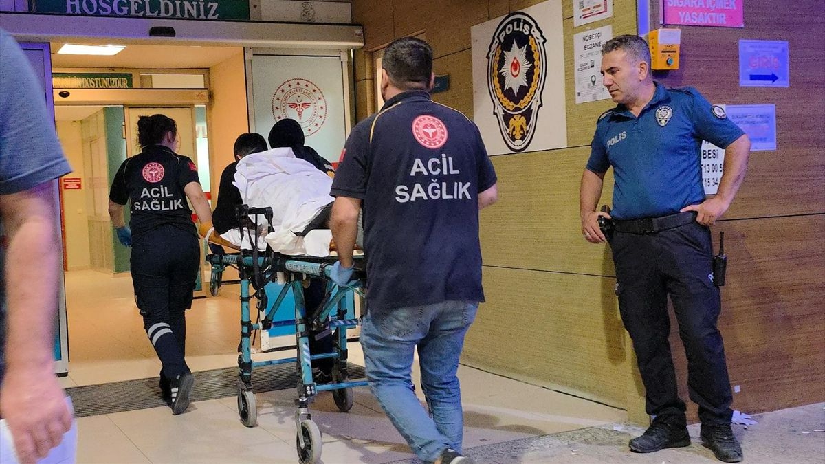 Bursa’da kavgayı ayırmaya çalışan güvenlik görevlisi bıçaklandı
