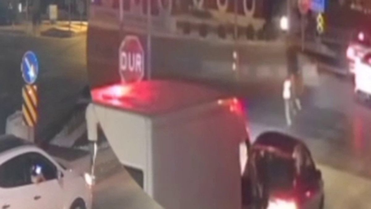 Çorum’da kırmızı ışıkta geçen motosiklete cip çaptı