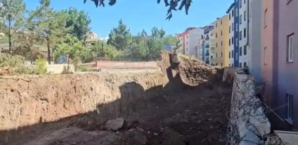 Erzurum’da heyelan: 7 apartmanda 70 daire tahliye edildi