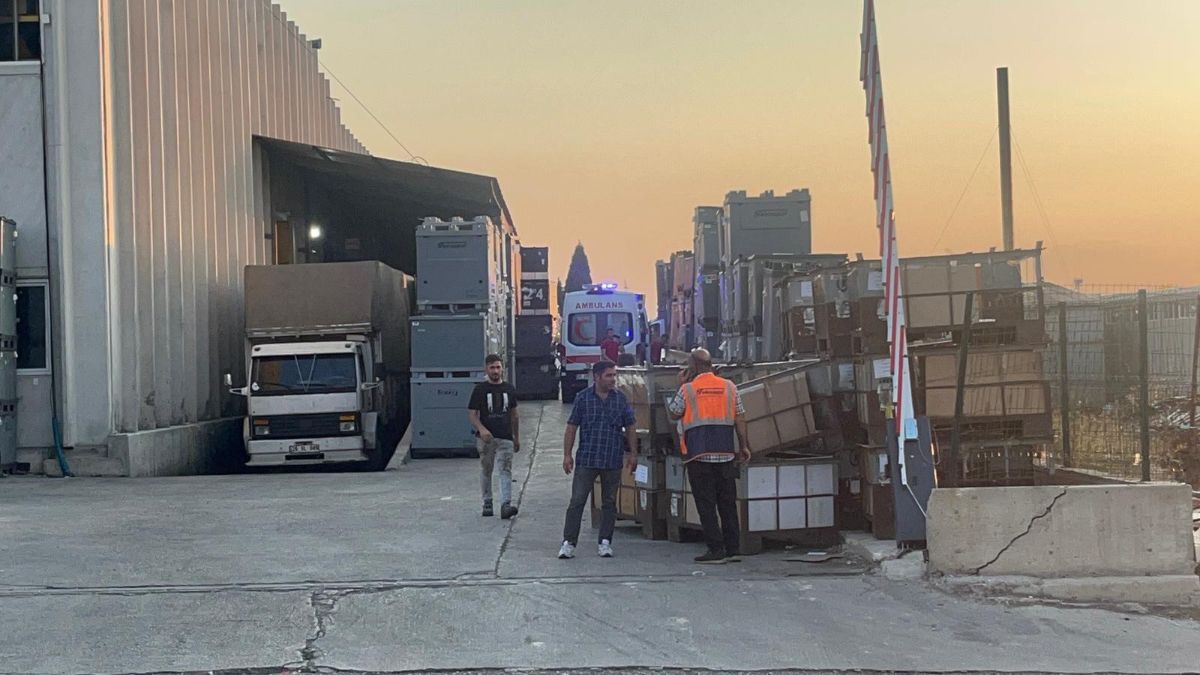Eskişehir’de işçi, makineye sıkıştı