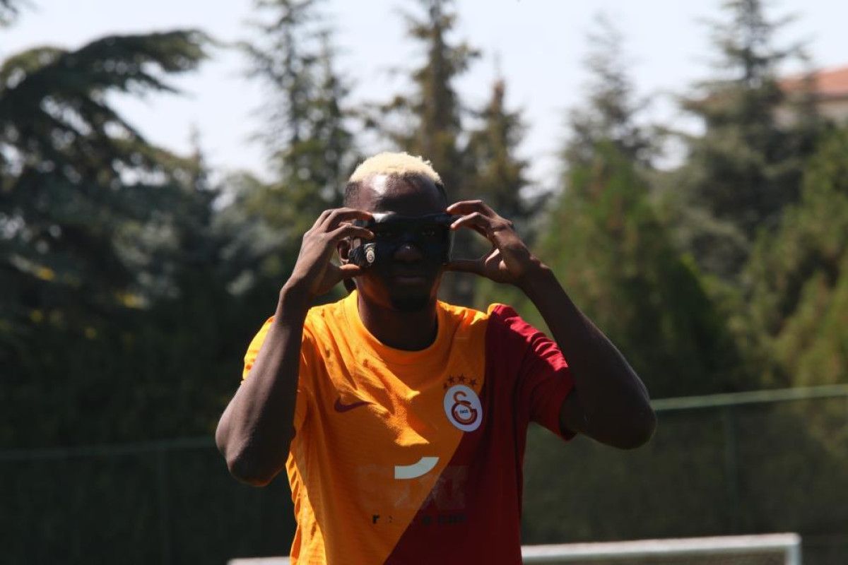 Eskişehir’de yaşayan Kamerunlu Youssouf Adamou’nun, Osimhen’e benzerliği dikkat çekiyor