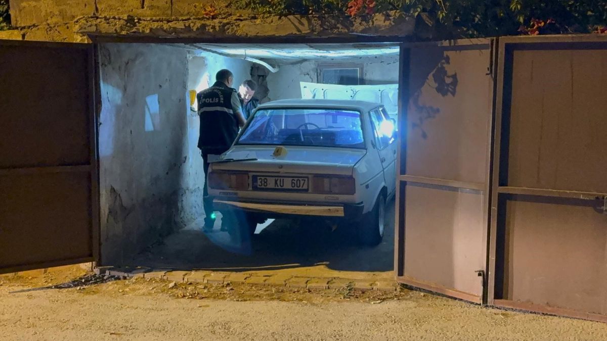 Kayseri’de çaldıkları otomobille kaza yaptılar