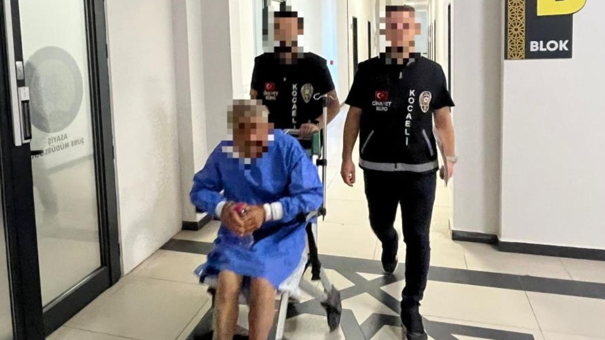 Kocaeli’de karısını öldüren şahıs tekerlekli sandalye ile sevk edildiği adliyede tutuklandı
