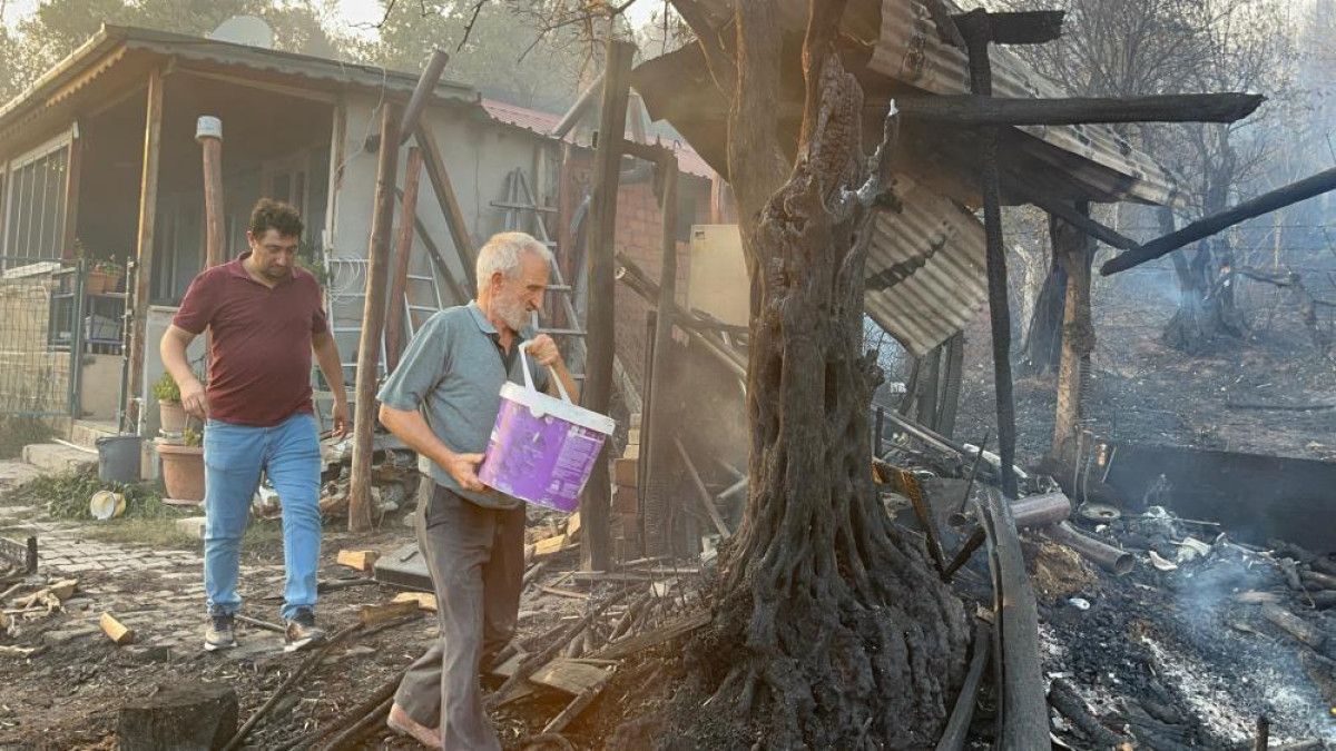 Kocaeli’deki yangında evini kendi imkanlarıyla korumaya çalıştı