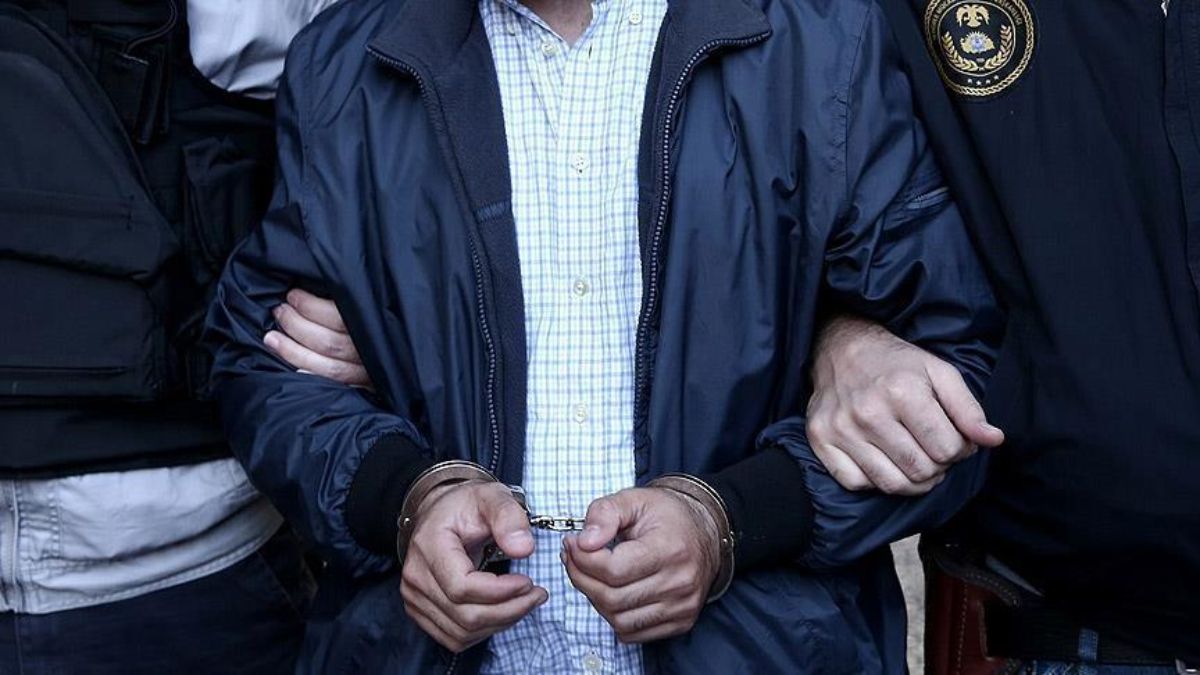 Mersin’de plastik kasa deposunda yangın: 1 zanlı tutuklandı