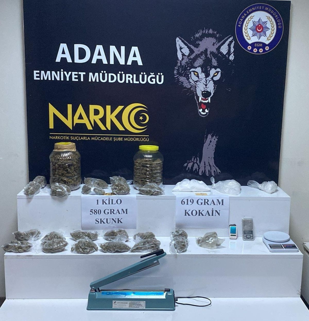 Adana’da kokain ve skunk ile yakalandı