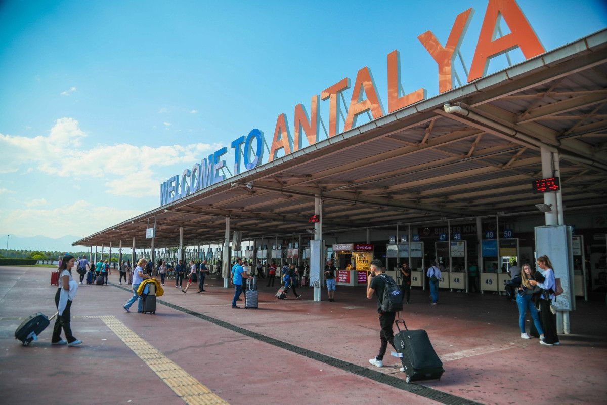 Antalya’da turist sayısı 12,8 milyonu aştı