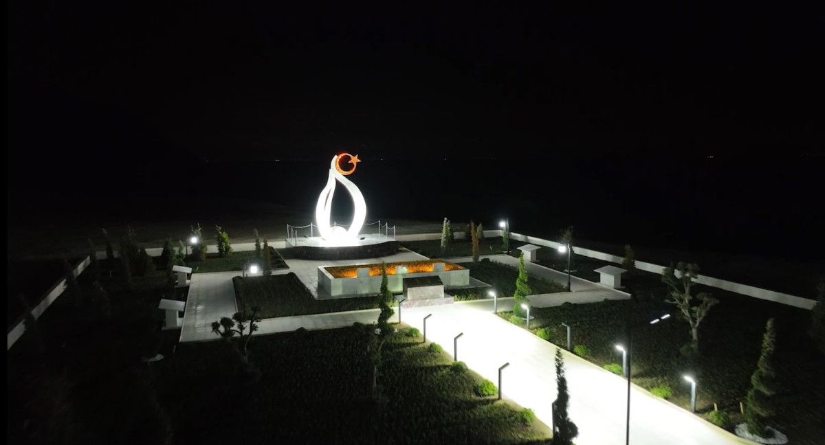 Bakan Tunç: Demokrasi şehitlerimizin kabirlerini Vefa Anıtına dönüştürdük