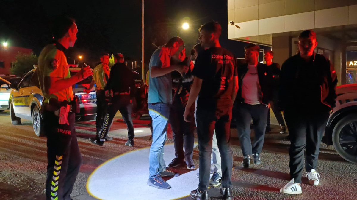 Bursa’da kavga ihbarına giden polis otomobilde oyuncak silah ele geçirdi