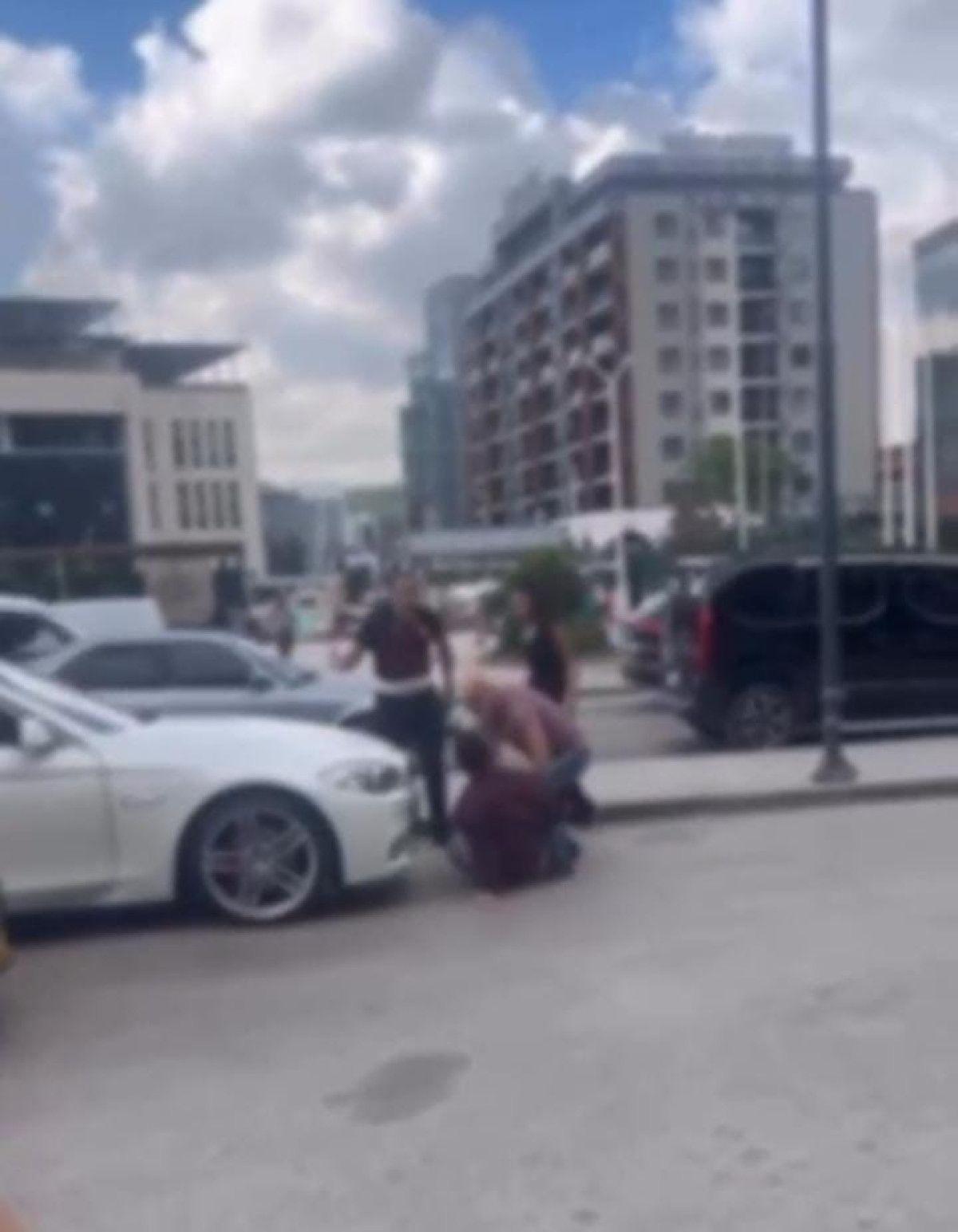 Bursa’da trafikte yumruk yumruğa birbirlerine girdiler