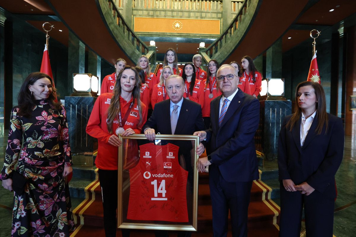 Cumhurbaşkanı Erdoğan, A Milli Kadın Voleybol Takımı’nı kabul etti