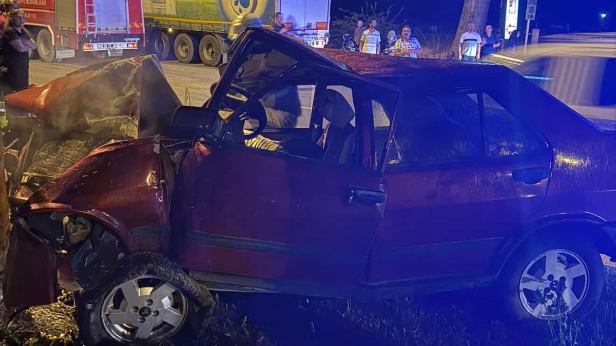 Isparta’da ağaca çarpan Tofaş otomobilin sürücüsü yaşamını yitirdi