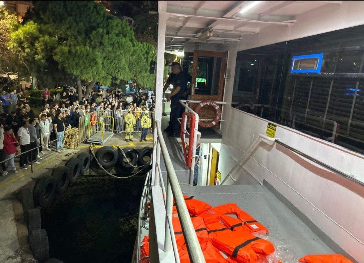 İstanbul Boğazı’nda yolcu vapuru ile gemi çarpıştı