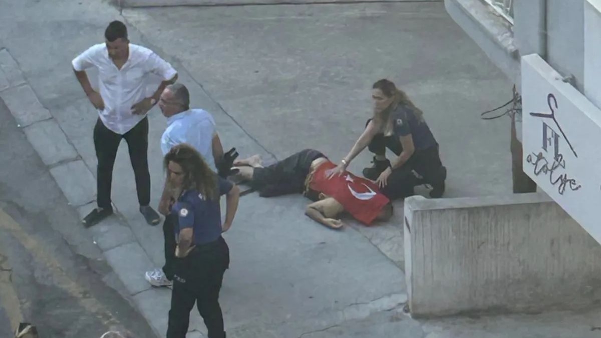İzmir’de polis merkezine saldıran katil zanlısı ile irtibatlı 9 kişi gözaltına alındı.