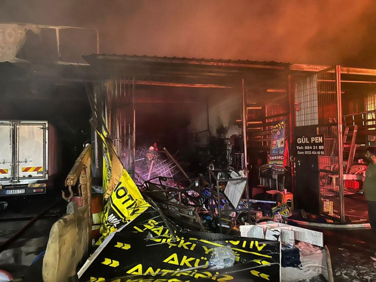 İzmir’de yangında 8 iş yeri ve 3 araç küle döndü