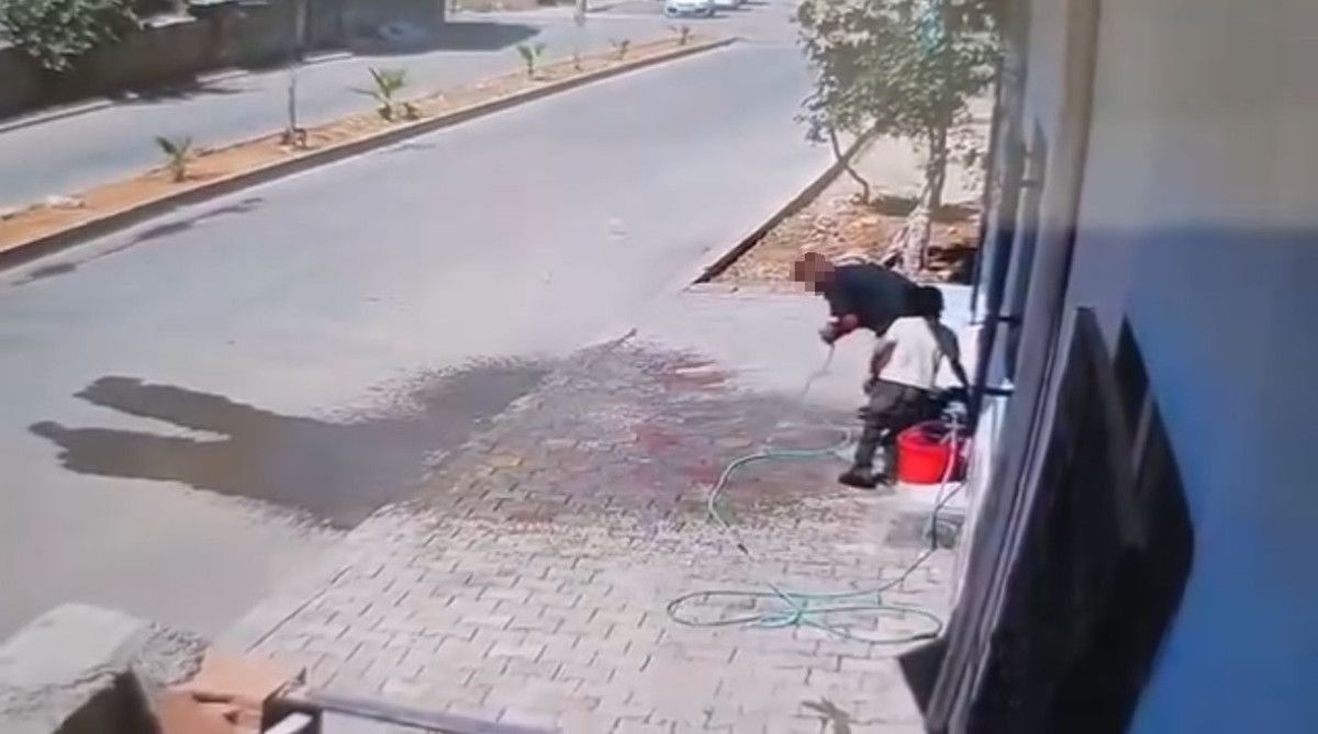 Mardin’de babanın, oğluna hırsızlık yaptırdığı anlar kamerada