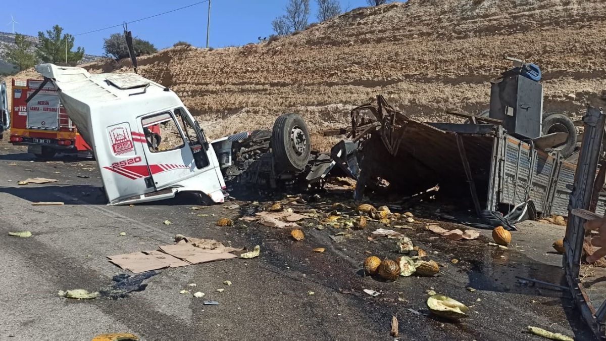 Mersin’de yolcu otobüsü ile kavun yüklü kamyon çarpıştığı kazada 3 kişi öldü