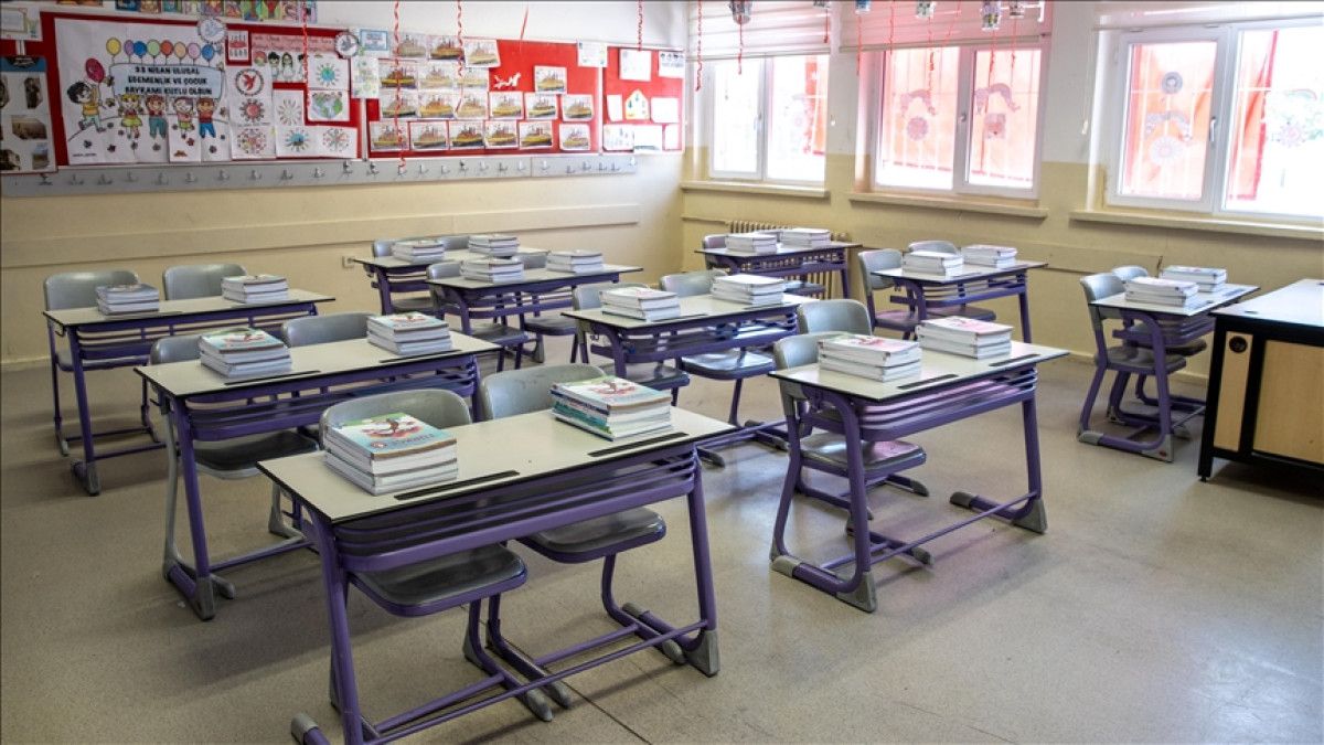 Okullarda yardımcı kaynak aldırmak yasak mı? MEB açıkladı