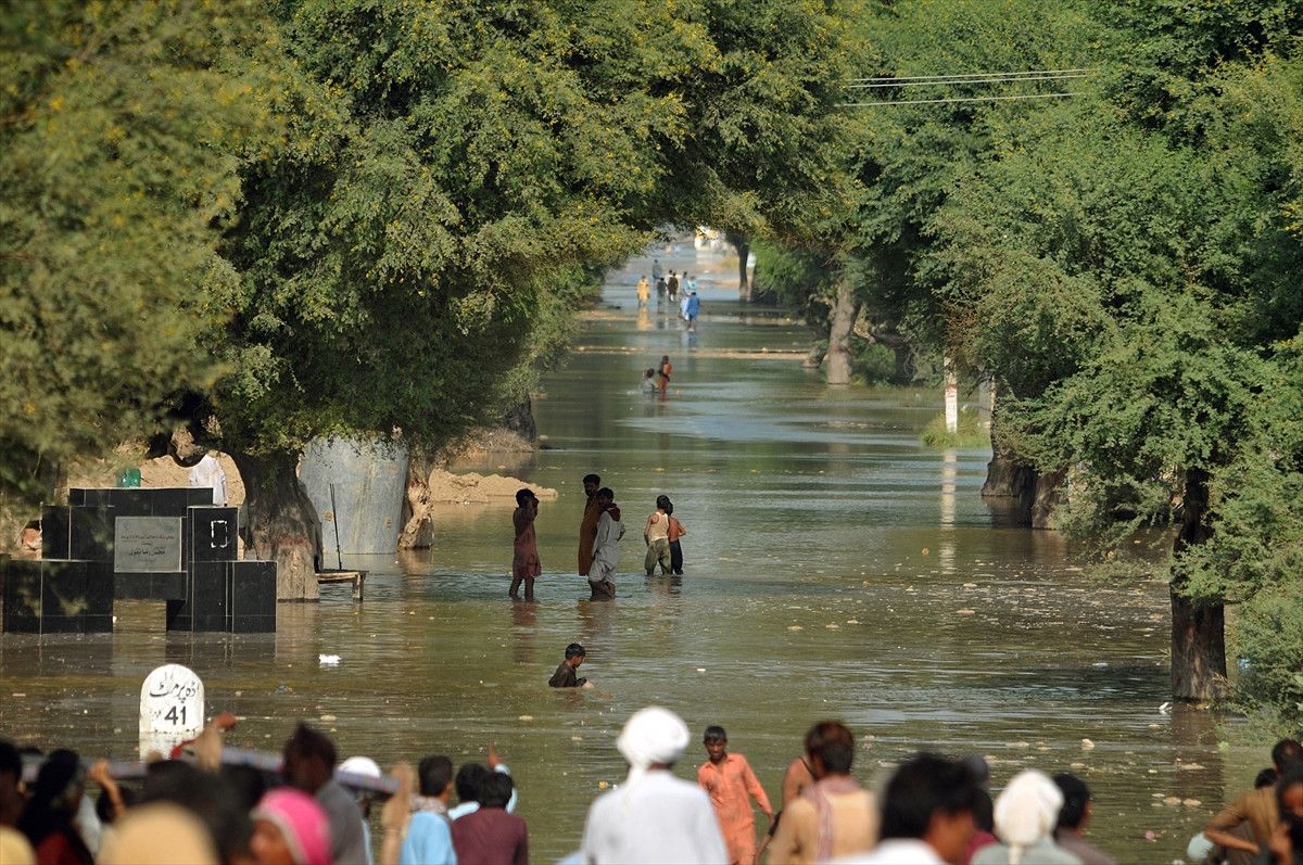 Pakistan’da şiddetli yağışlar sellere yol açtı: Tahliye çalışmaları sürüyor