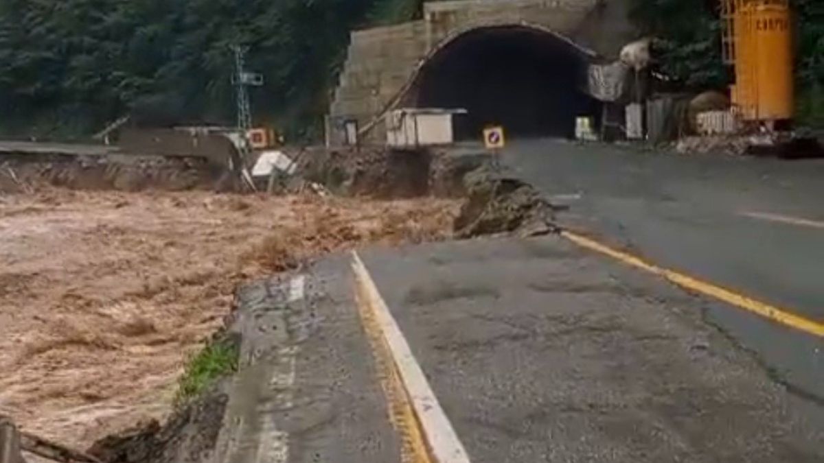 Rize’de şiddetli yağış etkisini sürdürüyor