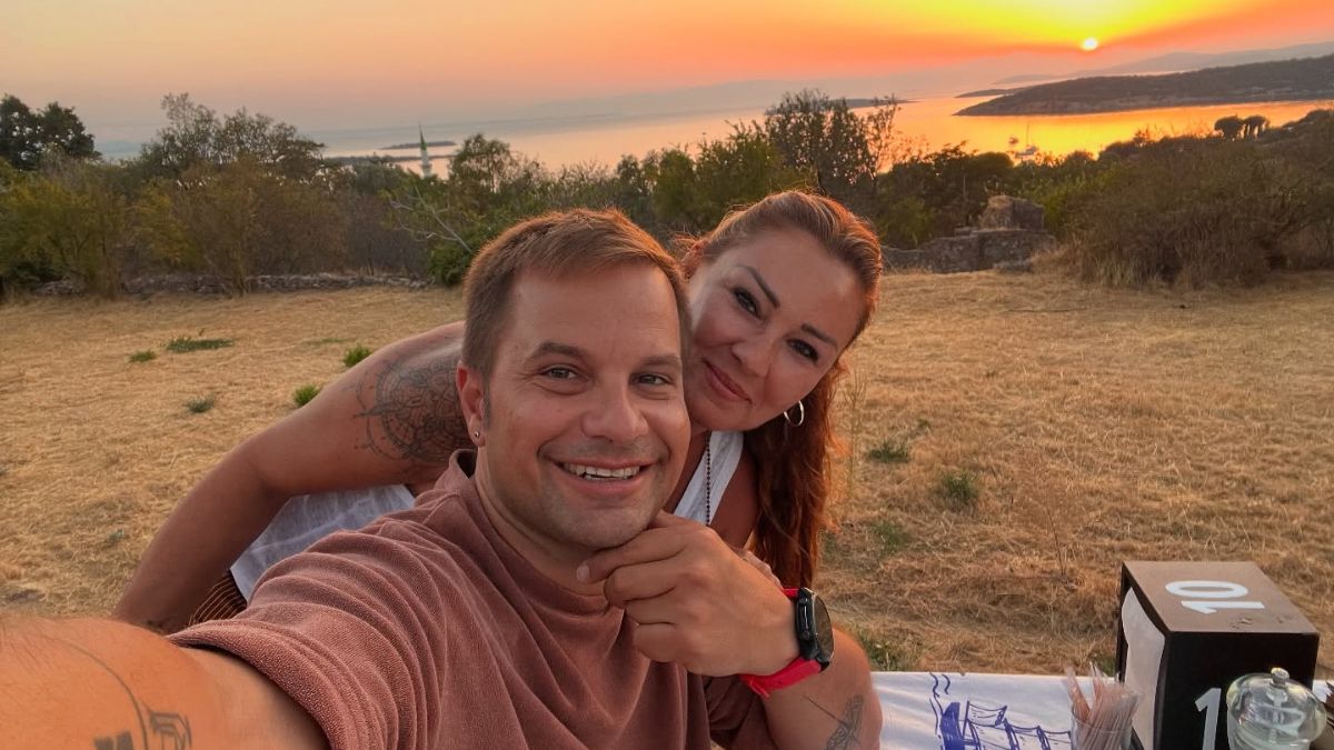 Yağmur Atacan, eşi Pınar Altuğ’un yeni yoga fotoğraflarına sansür uyguladı