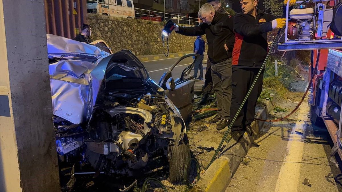 Zonguldak’ta otomobil hurda yığınına döndü: 2 ölü