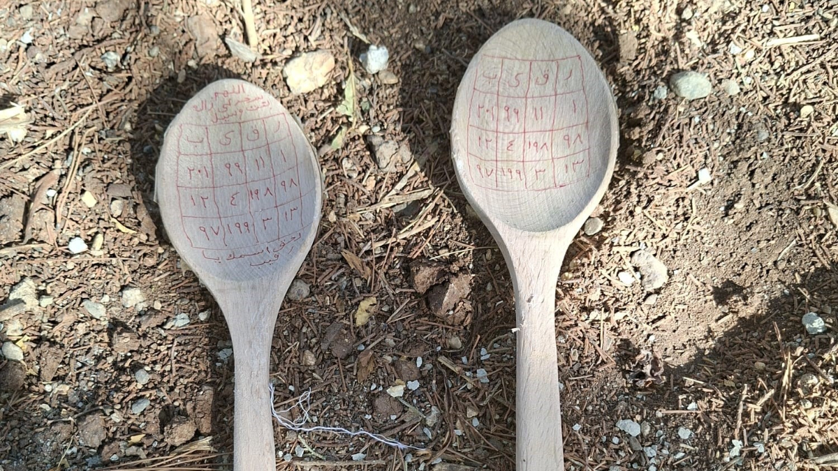 20 yıllık mezar taşı ustası: Kutu kutu büyülerle karşılaşıyoruz