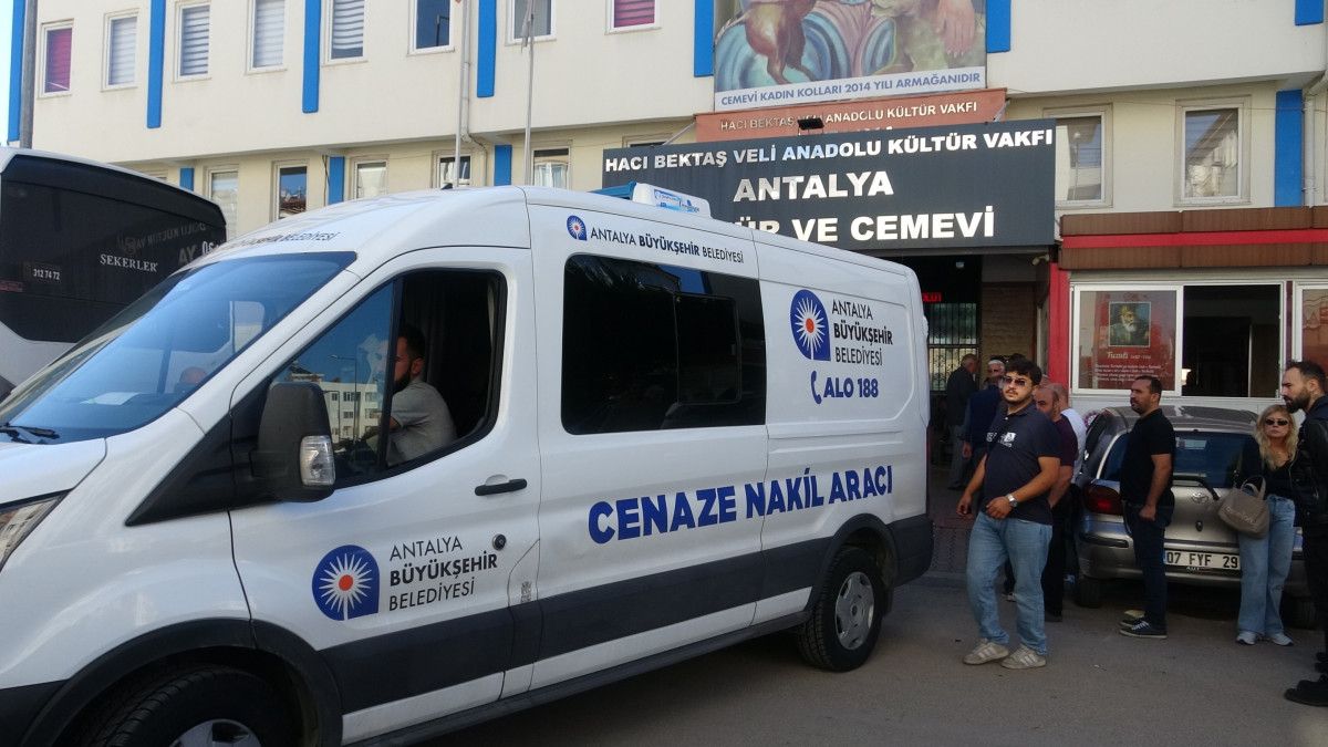 Antalya’da babasının mezarını ziyaretten dönerken geçirdiği kazada hayatını kaybetti