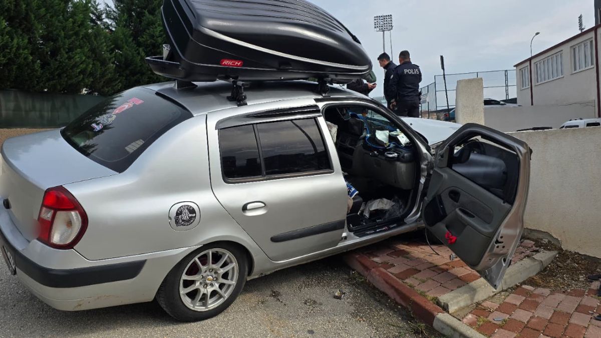 Bilecik’te iki aile arasında mahkeme çıkışı kavga: Aracını 3 kişinin üzerine sürdü