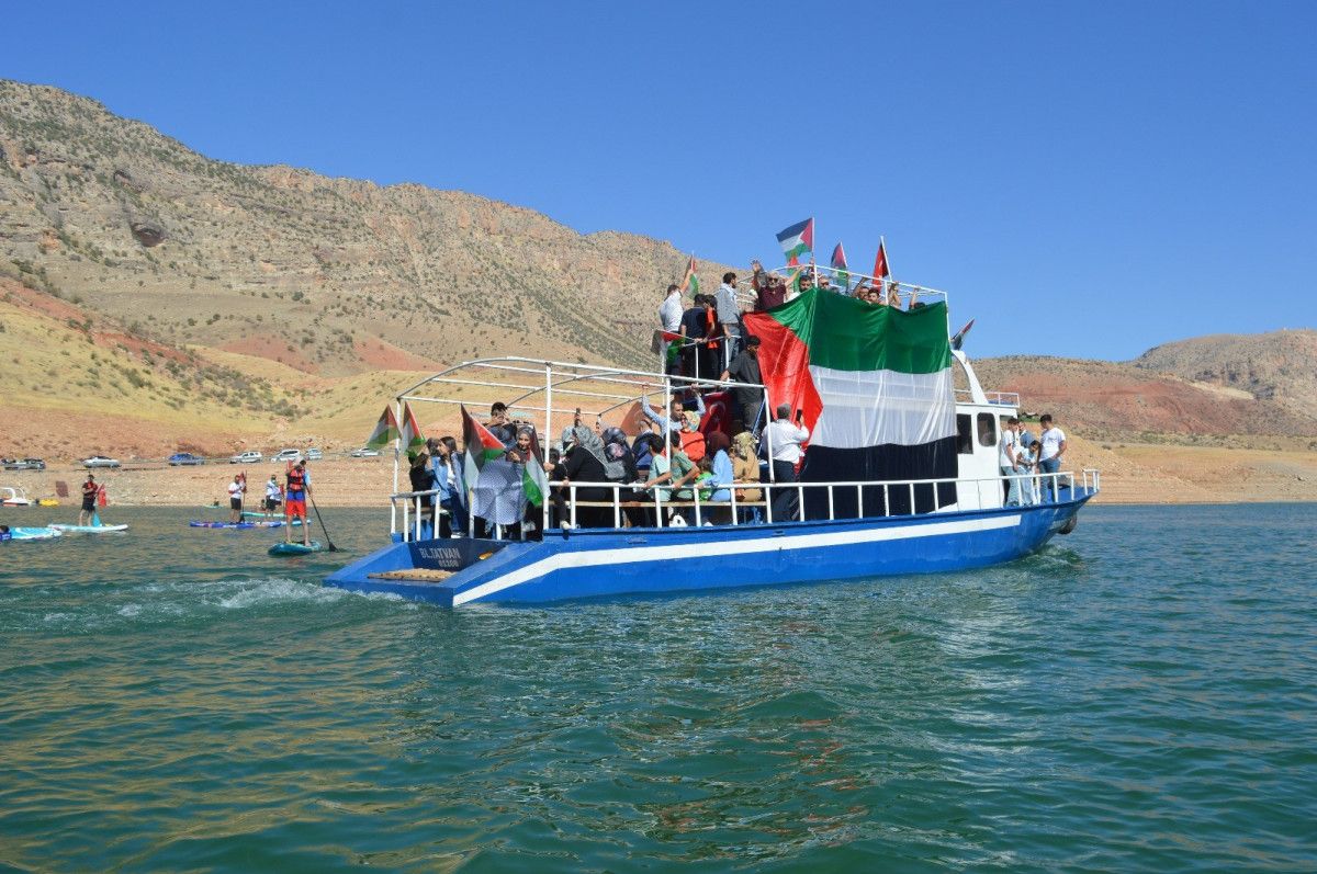 Botan Çayı’nda teknelerle Gazze’ye destek