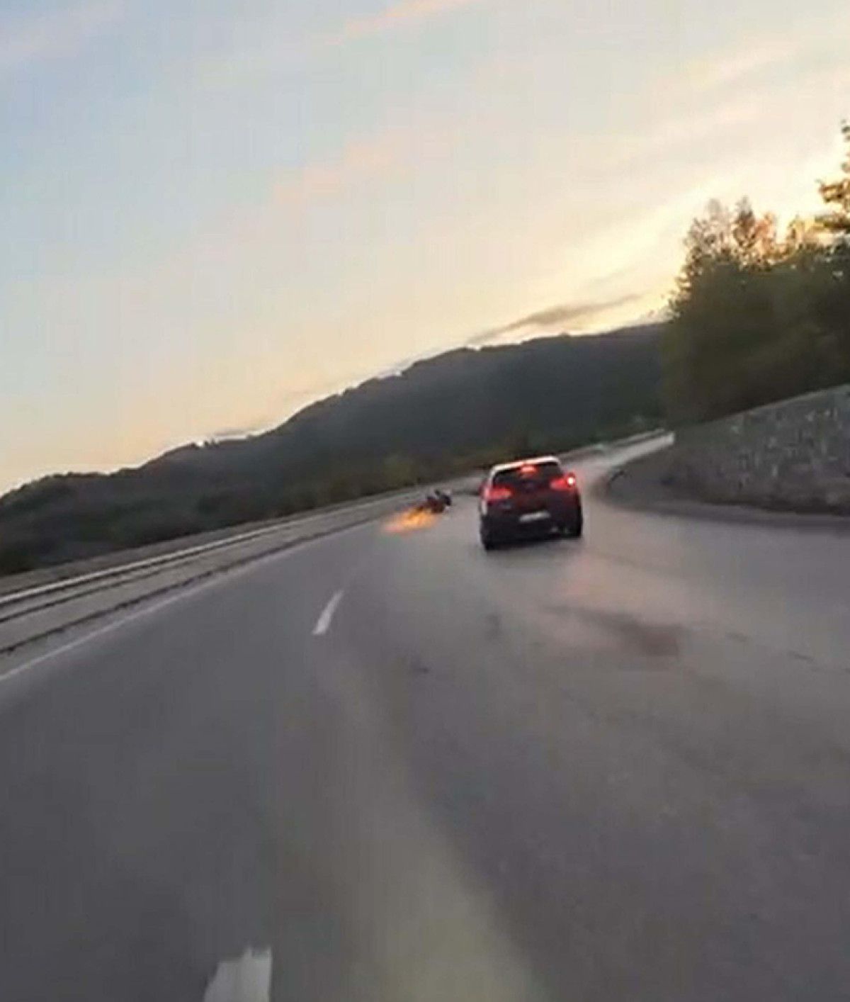 Çanakkale’de motosikletlinin feci kazası kayda alındı