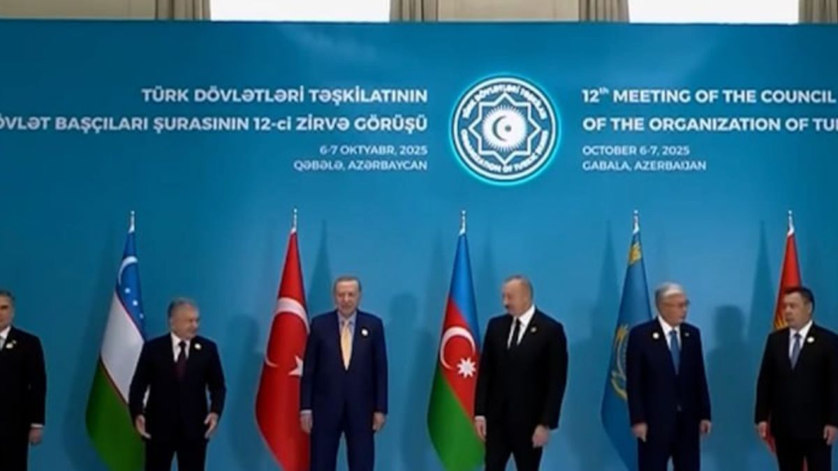 Cumhurbaşkanı Erdoğan, TDT Zirvesi’nde aile fotoğrafına katıldı