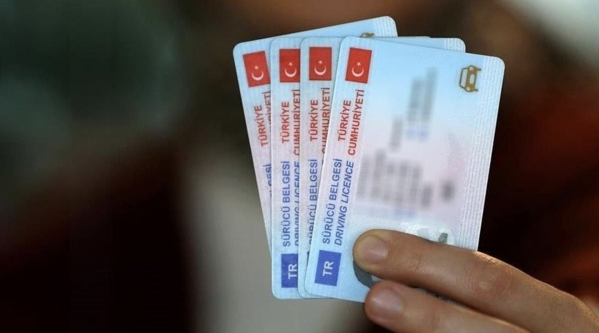 Eski tip ehliyetlerin yenilmesi için son gün bugün