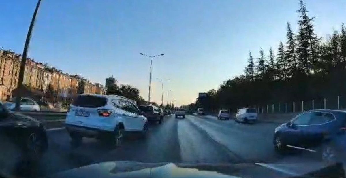 Eskişehir’de kaza nedeniyle yavaşlayan araca otomobil çarptı