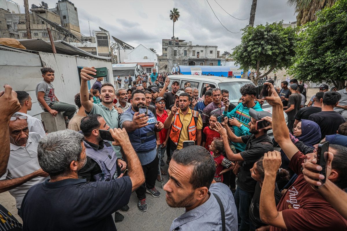 Gazze’de sağlık çalışanları ateşkes kararını secde ederek kutladı