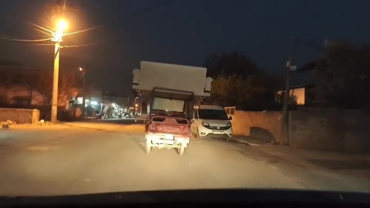 Hatay’da motosikletle koltuk taşıyan şahsa ceza