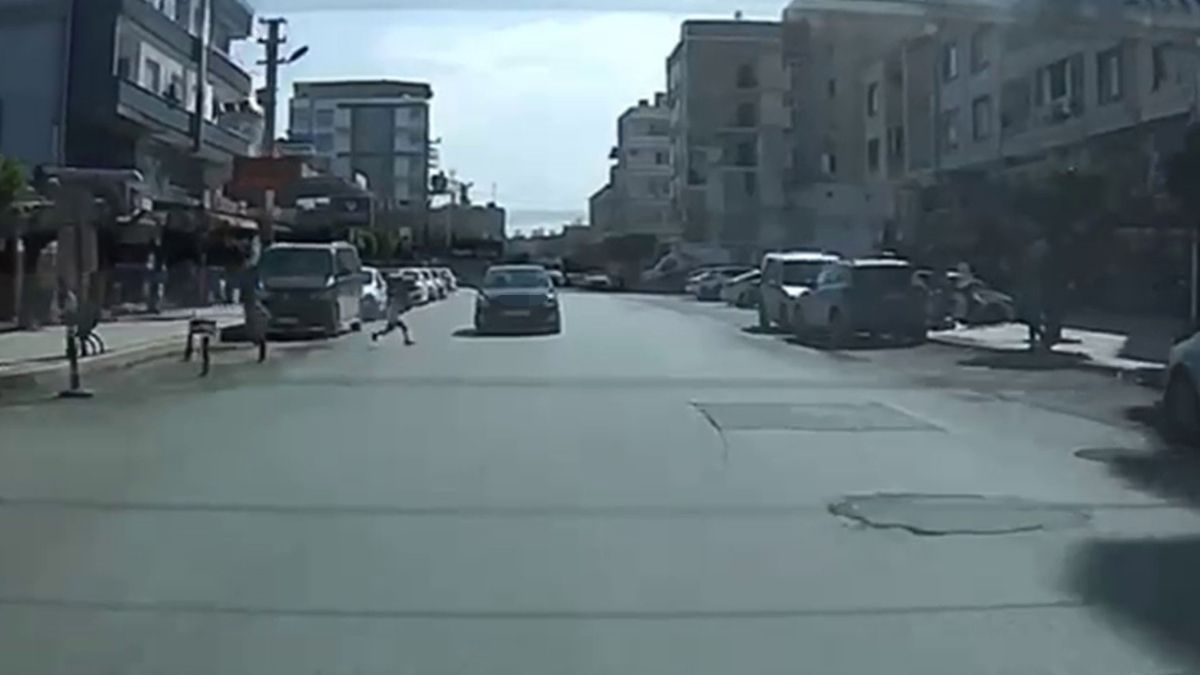 Hatay’da yola fırlaya çocuk kazaya neden oldu