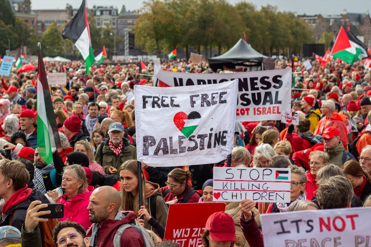 Hollanda’da İsrail protestosu: 250 bin kişi hükümete karşı sokaklara döküldü